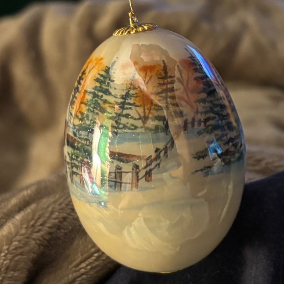 Christmas in the woods.Hand Painted Hand Crafted Real Hen Eggshell
Вy,Clara Lee - Picture 2 of 7